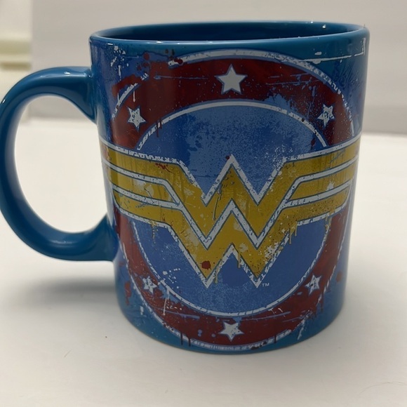 DC Comics Wonder Women Oversized Coffee Mug 20 oz - Picture 3 of 5